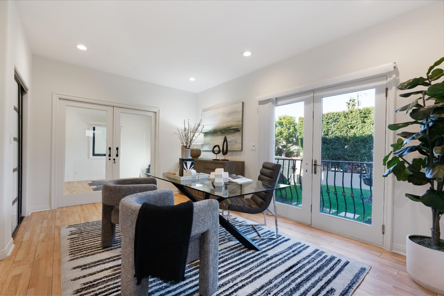 Detail Gallery Image 15 of 43 For 5558 Edgewood Pl, Los Angeles,  CA 90019 - 5 Beds | 7 Baths