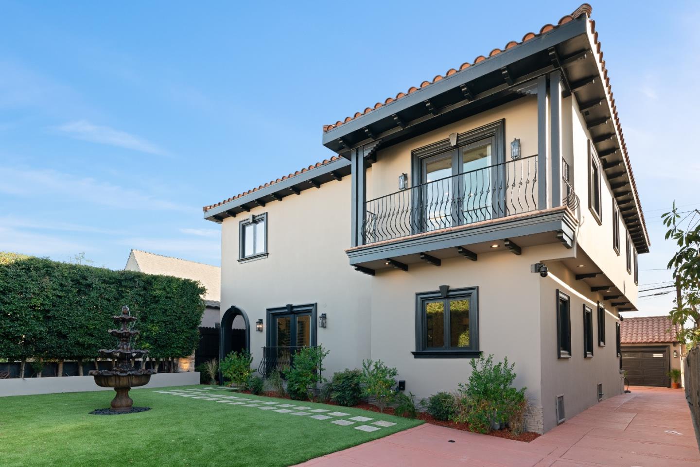 Detail Gallery Image 4 of 43 For 5558 Edgewood Pl, Los Angeles,  CA 90019 - 5 Beds | 7 Baths