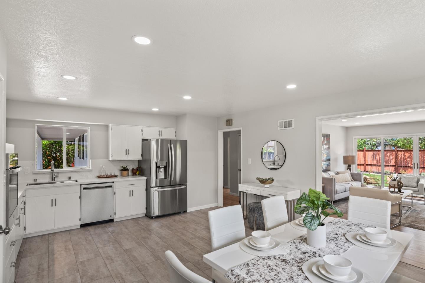 Detail Gallery Image 12 of 27 For 975 Durlane Ct, Sunnyvale,  CA 94087 - 4 Beds | 2 Baths