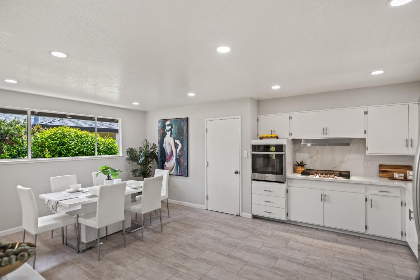 Detail Gallery Image 15 of 27 For 975 Durlane Ct, Sunnyvale,  CA 94087 - 4 Beds | 2 Baths