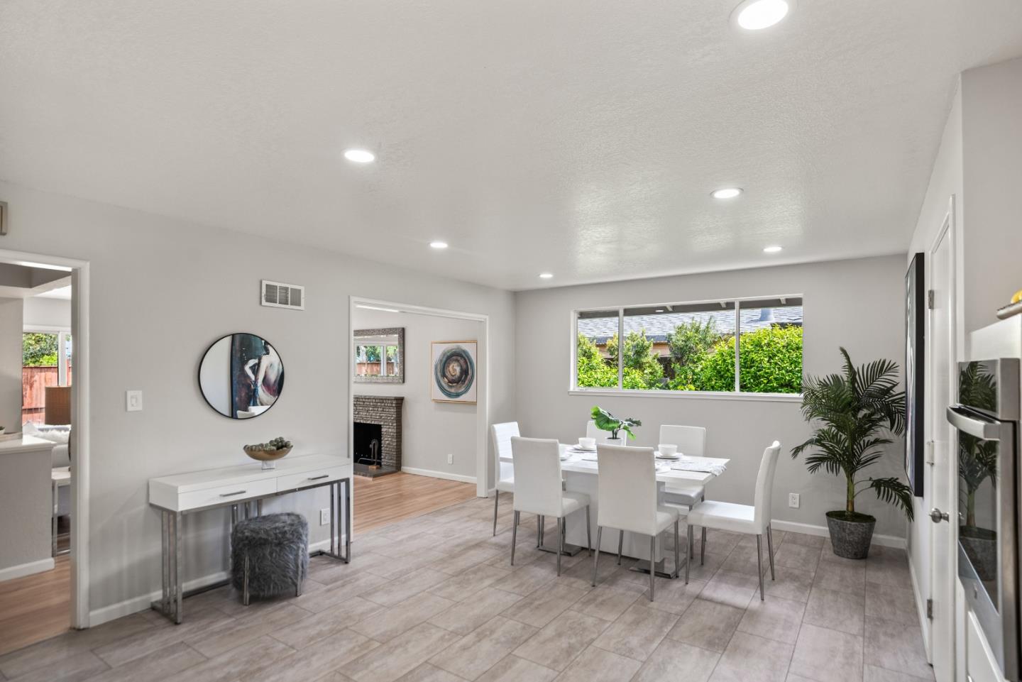 Detail Gallery Image 16 of 27 For 975 Durlane Ct, Sunnyvale,  CA 94087 - 4 Beds | 2 Baths
