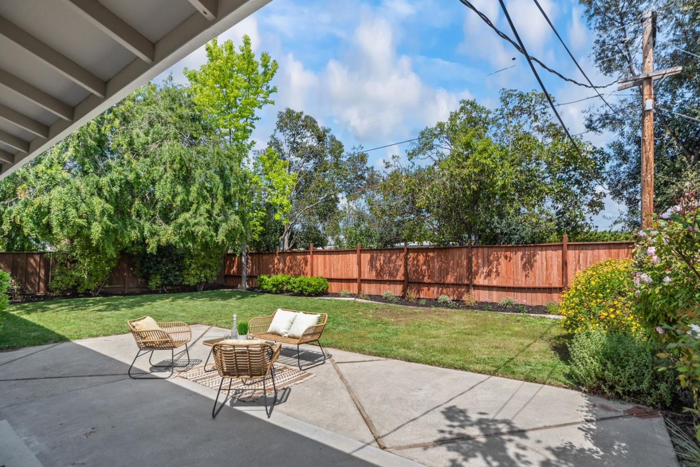Detail Gallery Image 24 of 27 For 975 Durlane Ct, Sunnyvale,  CA 94087 - 4 Beds | 2 Baths