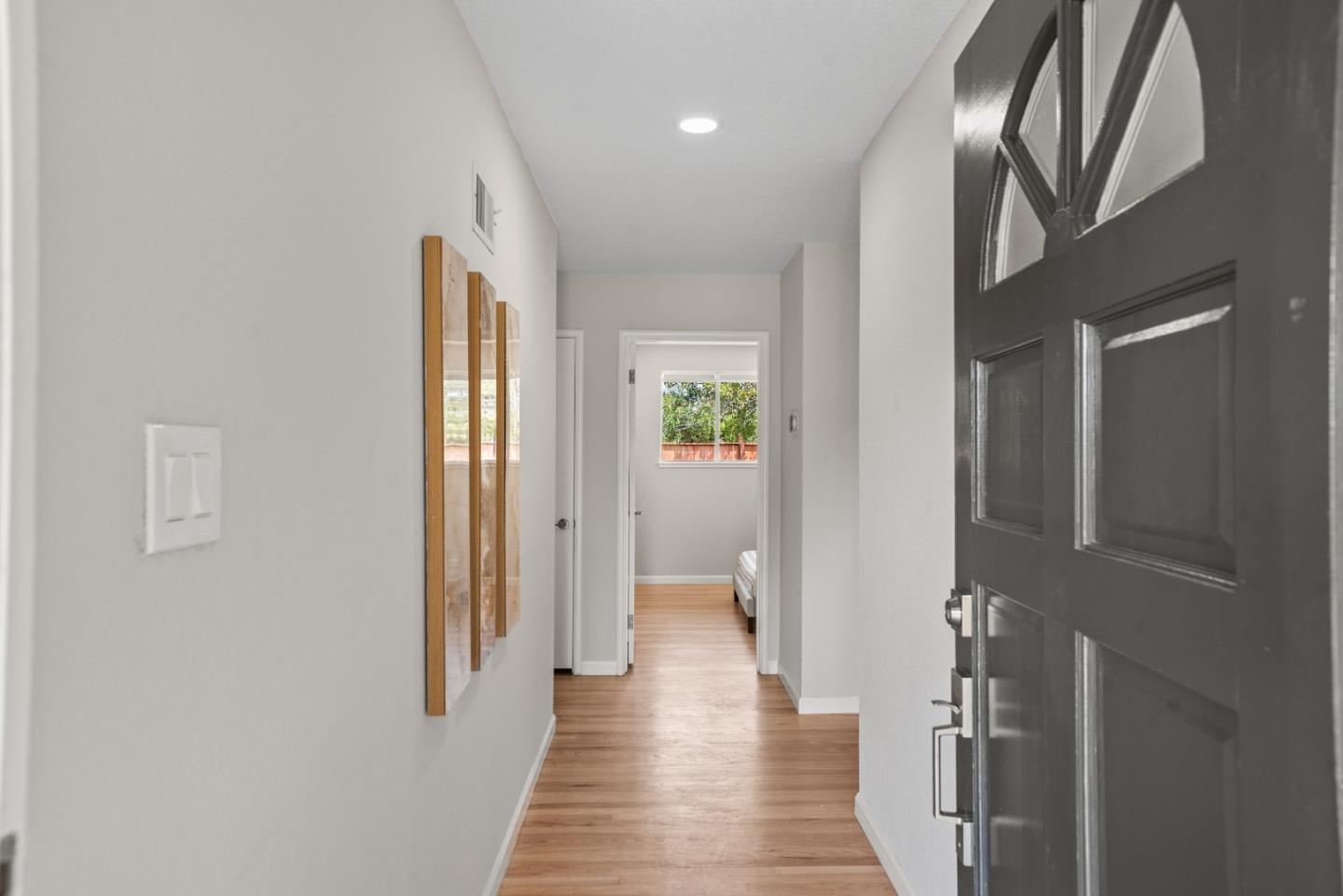 Detail Gallery Image 3 of 27 For 975 Durlane Ct, Sunnyvale,  CA 94087 - 4 Beds | 2 Baths