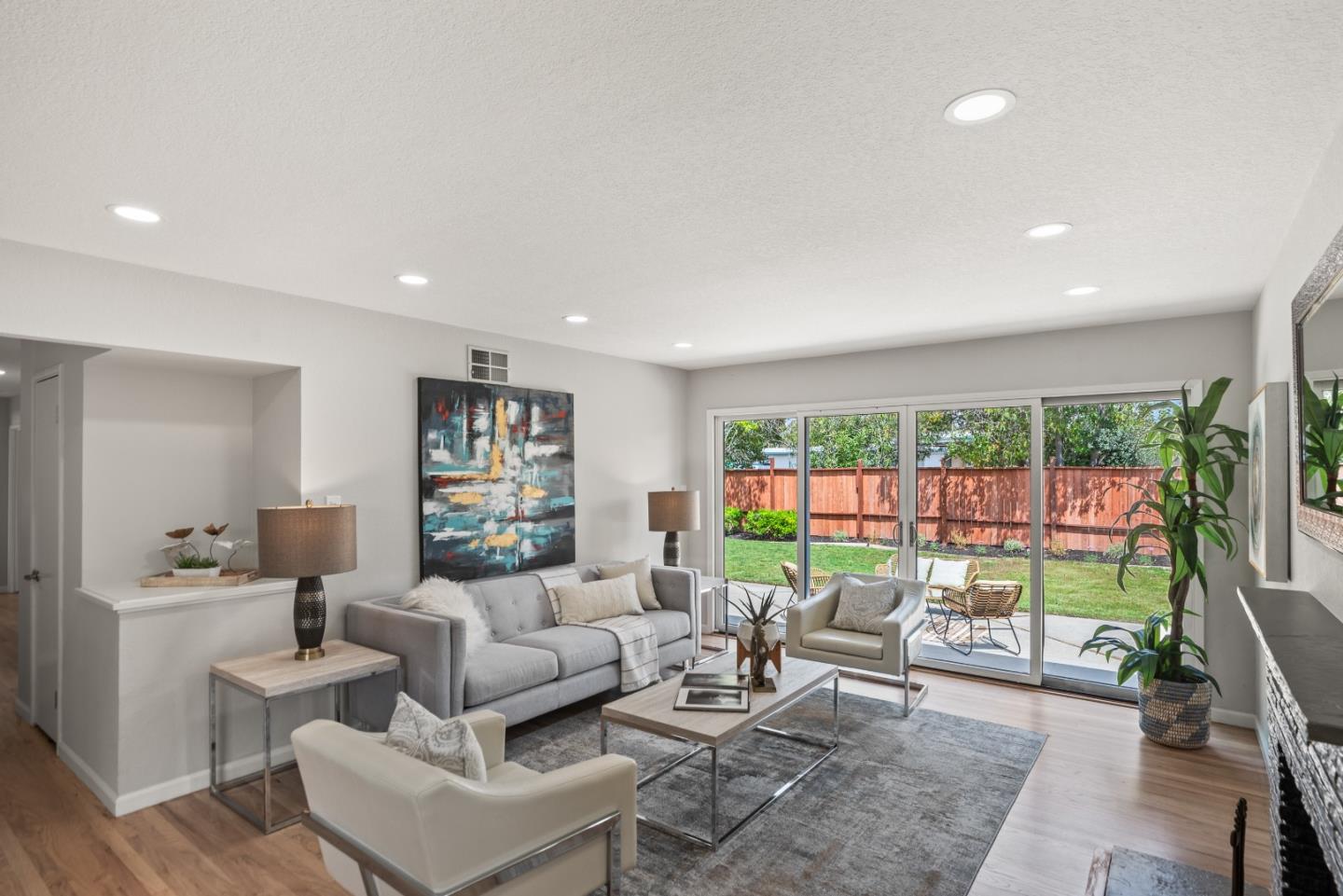 Detail Gallery Image 5 of 27 For 975 Durlane Ct, Sunnyvale,  CA 94087 - 4 Beds | 2 Baths