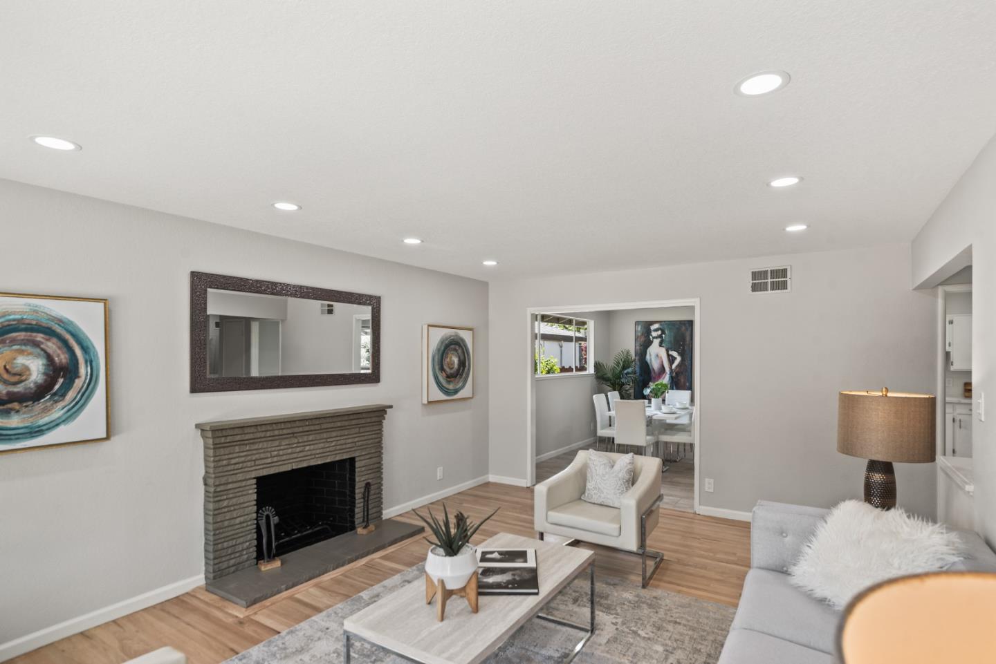 Detail Gallery Image 6 of 27 For 975 Durlane Ct, Sunnyvale,  CA 94087 - 4 Beds | 2 Baths