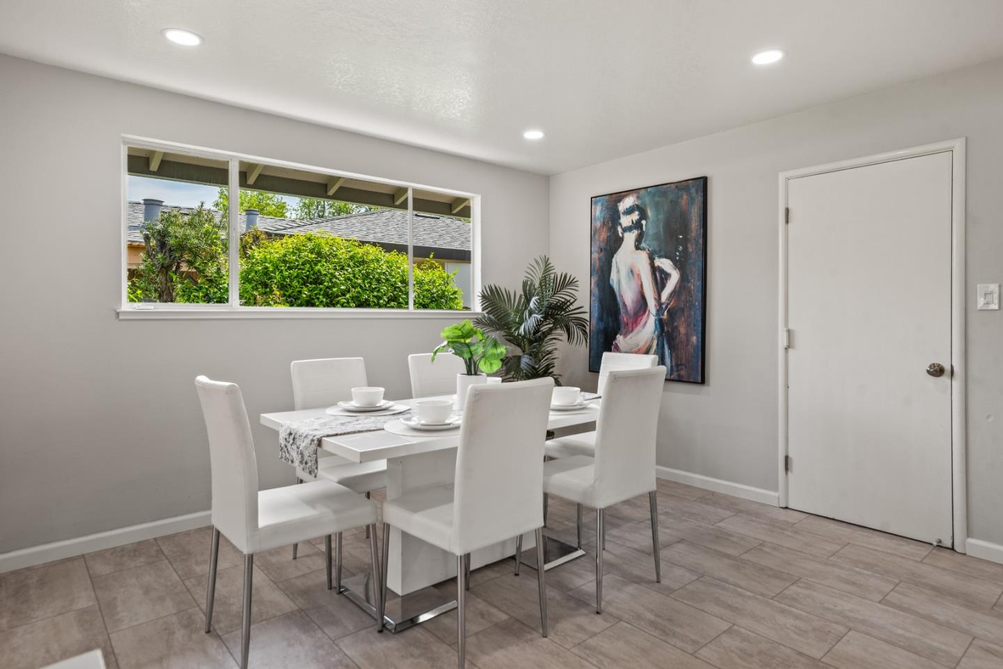 Detail Gallery Image 9 of 27 For 975 Durlane Ct, Sunnyvale,  CA 94087 - 4 Beds | 2 Baths