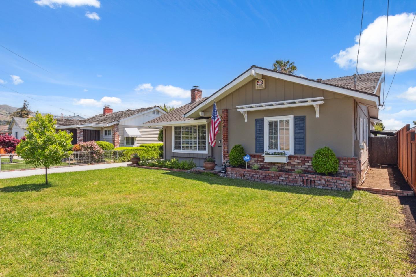 Detail Gallery Image 3 of 62 For 4060 Gion Ave, San Jose,  CA 95127 - 3 Beds | 2 Baths