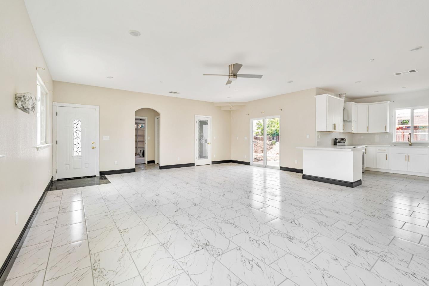 Detail Gallery Image 11 of 37 For 1072 Burkett Ave, Stockton,  CA 95205 - 4 Beds | 2 Baths