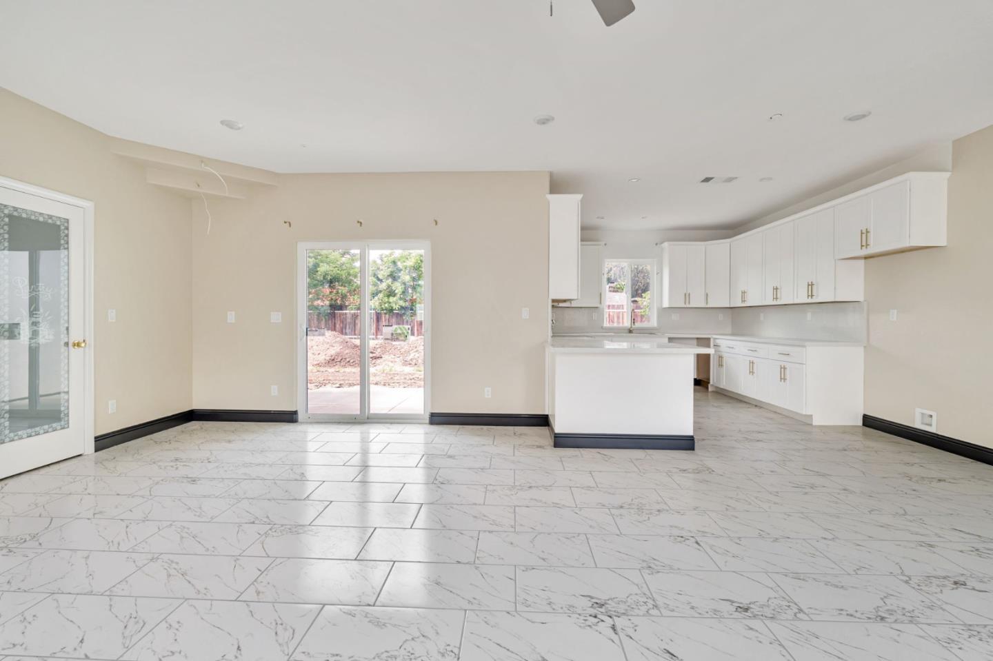 Detail Gallery Image 12 of 37 For 1072 Burkett Ave, Stockton,  CA 95205 - 4 Beds | 2 Baths