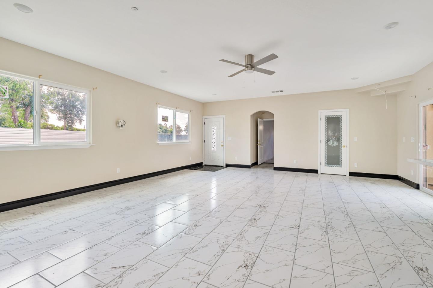 Detail Gallery Image 13 of 37 For 1072 Burkett Ave, Stockton,  CA 95205 - 4 Beds | 2 Baths