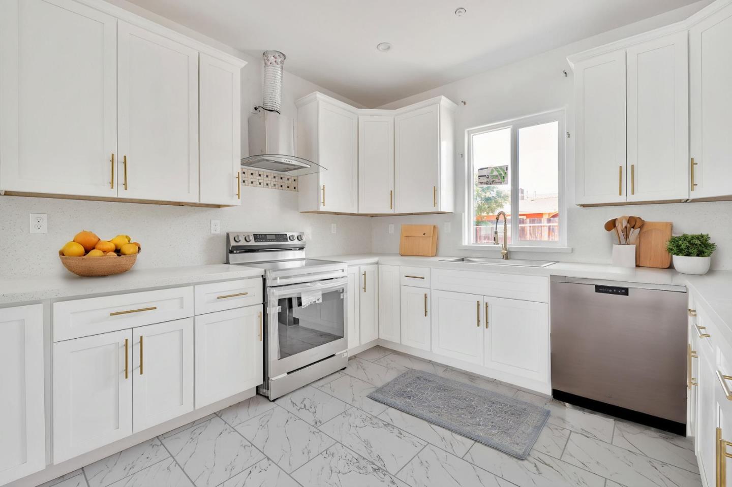 Detail Gallery Image 14 of 37 For 1072 Burkett Ave, Stockton,  CA 95205 - 4 Beds | 2 Baths