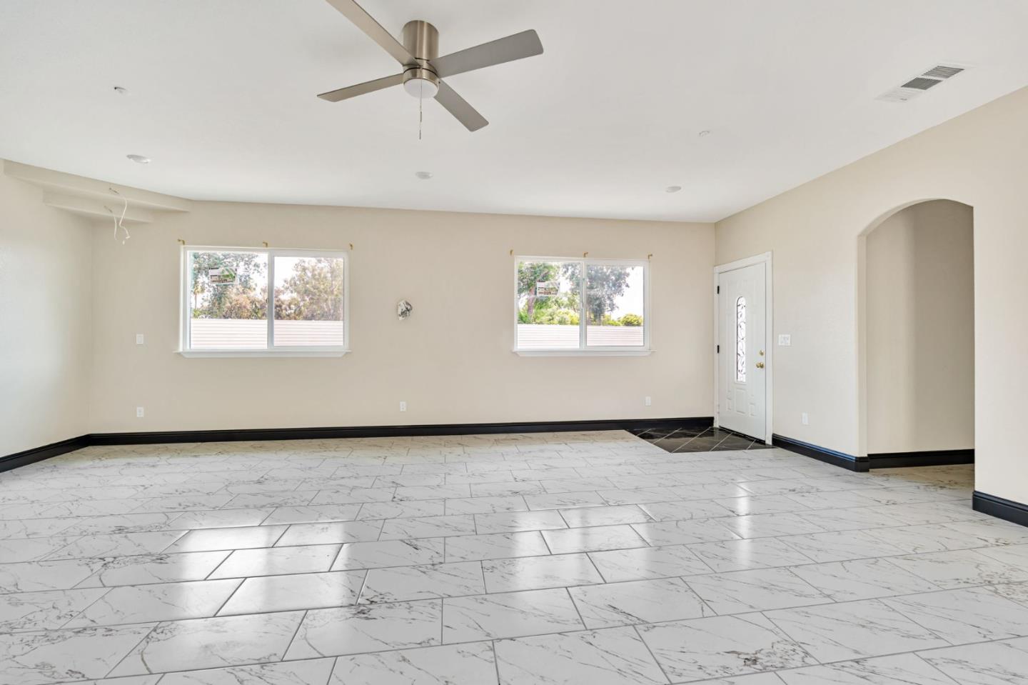 Detail Gallery Image 5 of 37 For 1072 Burkett Ave, Stockton,  CA 95205 - 4 Beds | 2 Baths