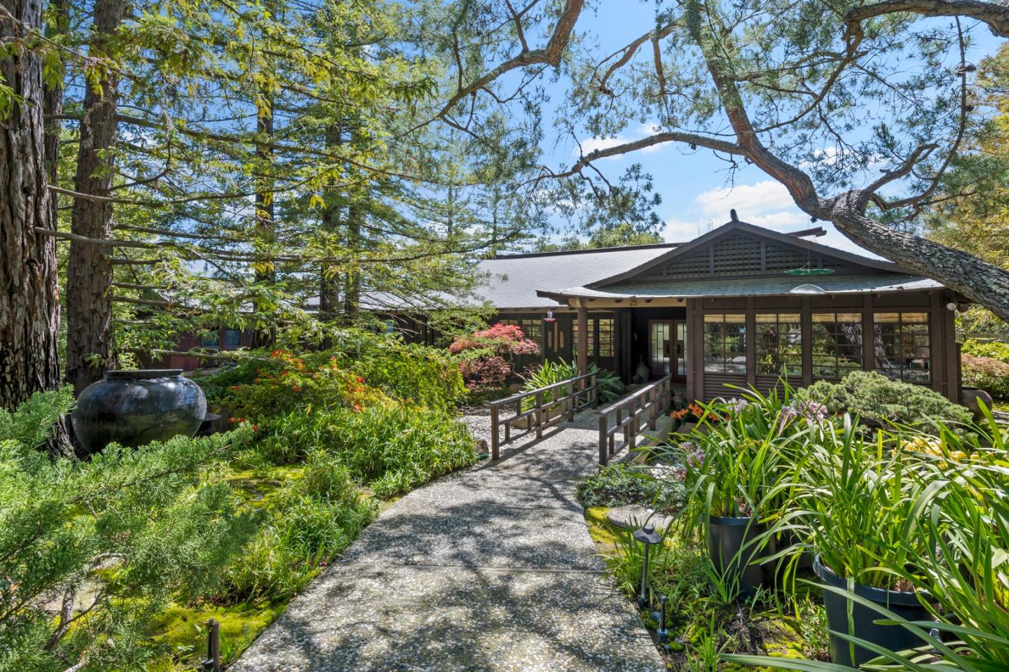 Detail Gallery Image 2 of 38 For 25 Toro Ct, Portola Valley,  CA 94028 - 3 Beds | 3 Baths