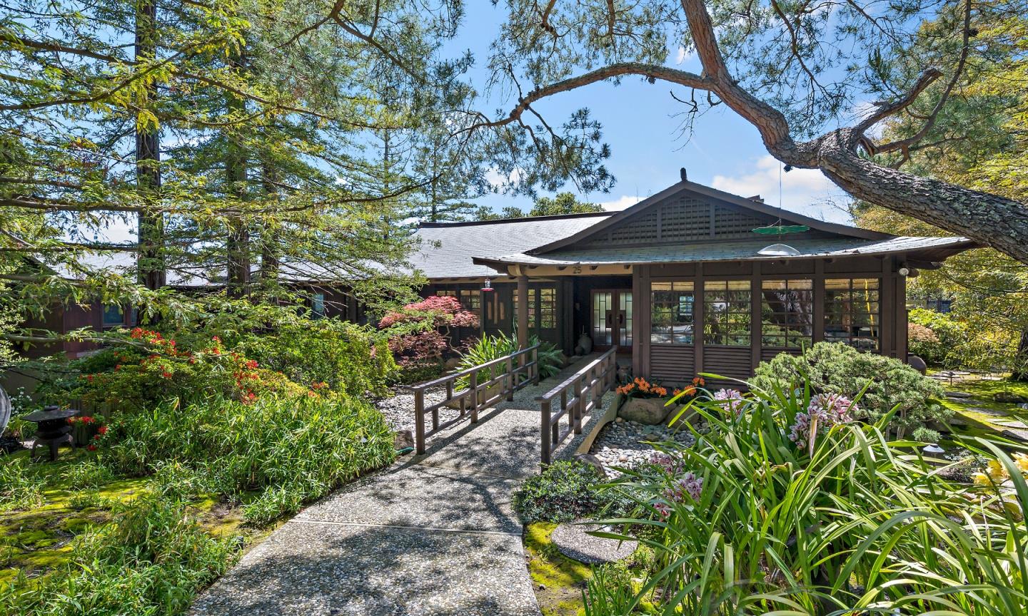 Detail Gallery Image 3 of 38 For 25 Toro Ct, Portola Valley,  CA 94028 - 3 Beds | 3 Baths