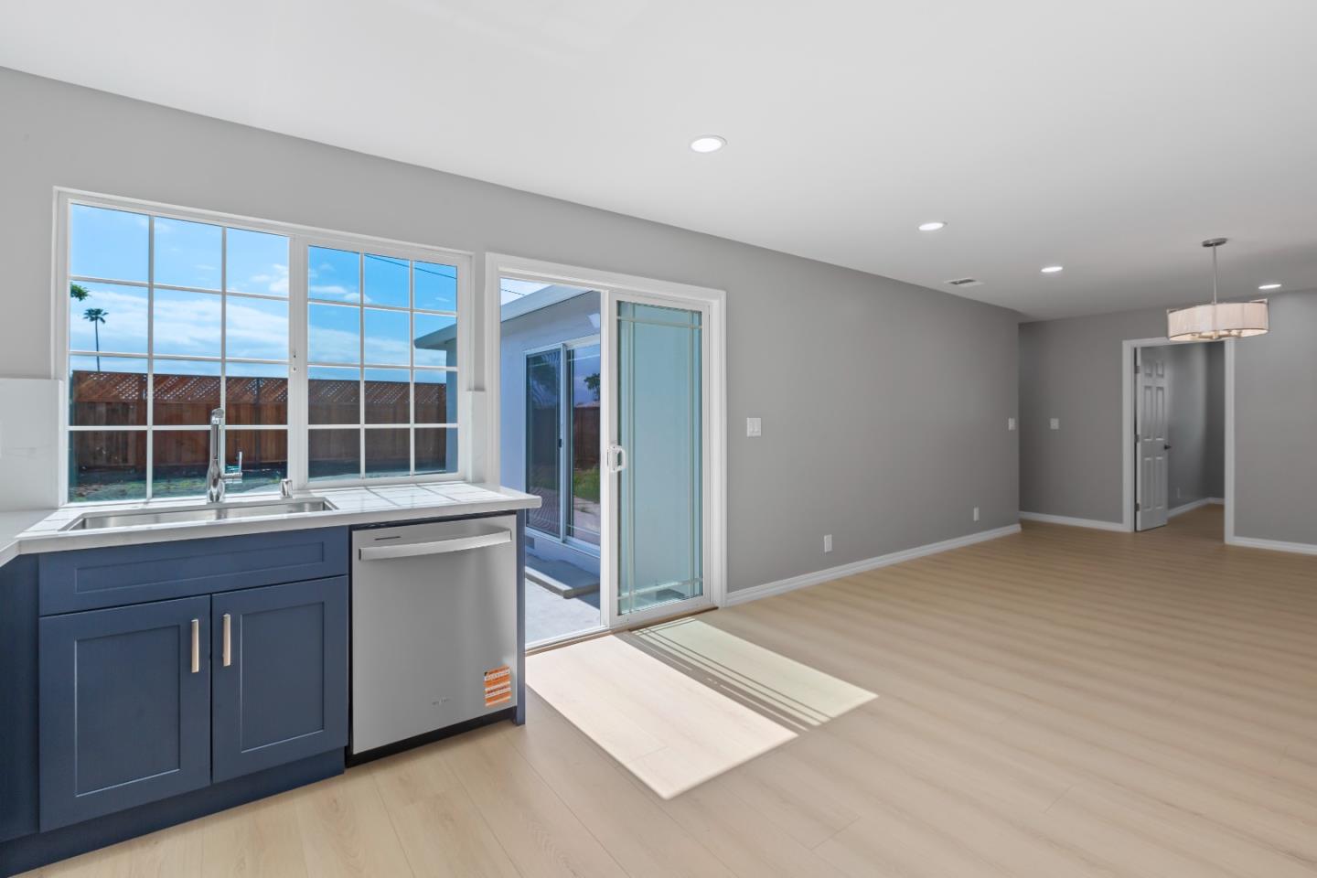 Detail Gallery Image 13 of 44 For 2749 Scottsdale Dr, San Jose,  CA 95148 - 4 Beds | 2 Baths