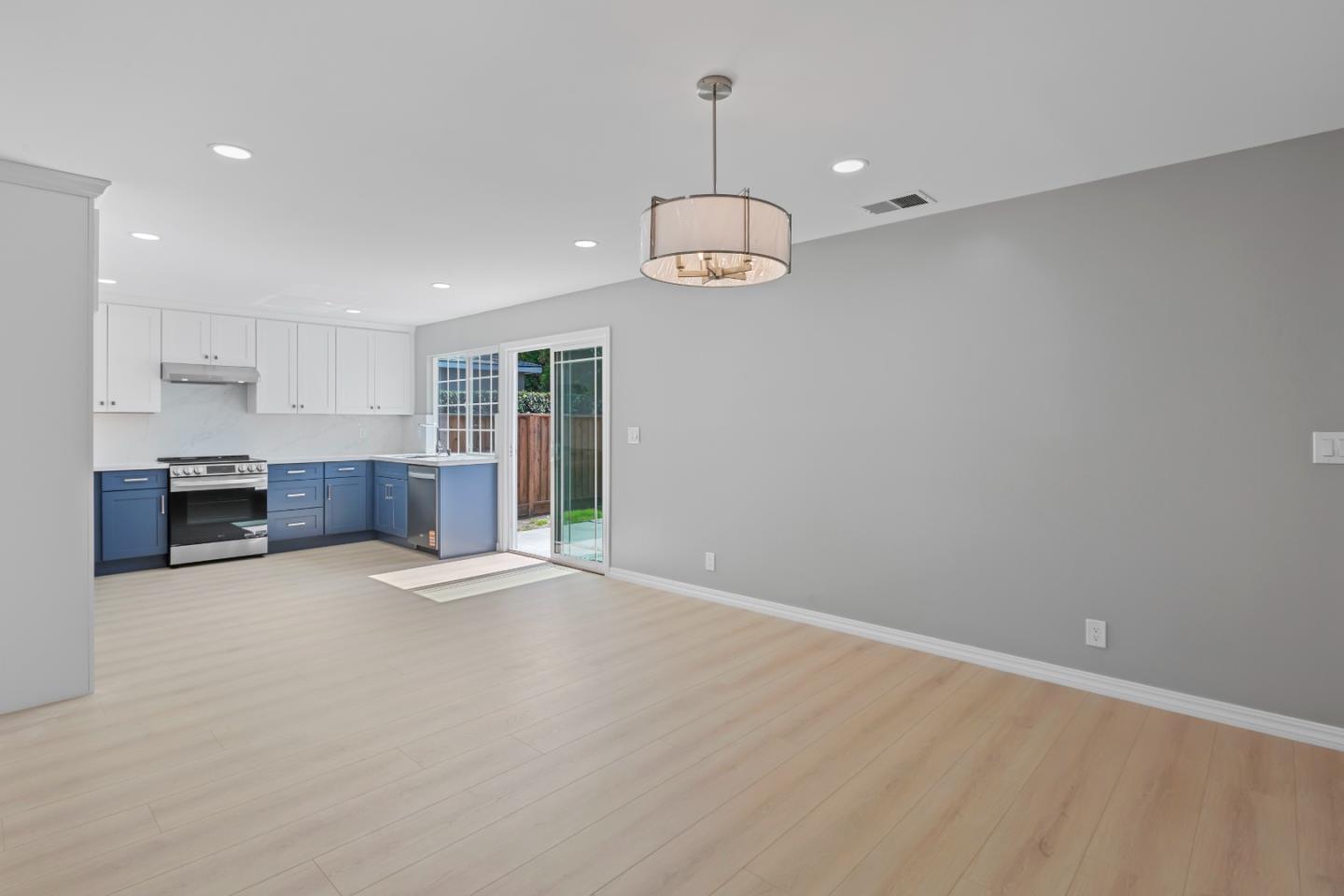 Detail Gallery Image 15 of 44 For 2749 Scottsdale Dr, San Jose,  CA 95148 - 4 Beds | 2 Baths