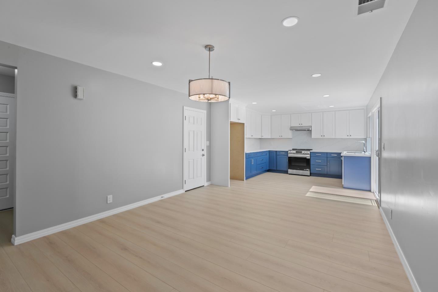 Detail Gallery Image 16 of 44 For 2749 Scottsdale Dr, San Jose,  CA 95148 - 4 Beds | 2 Baths