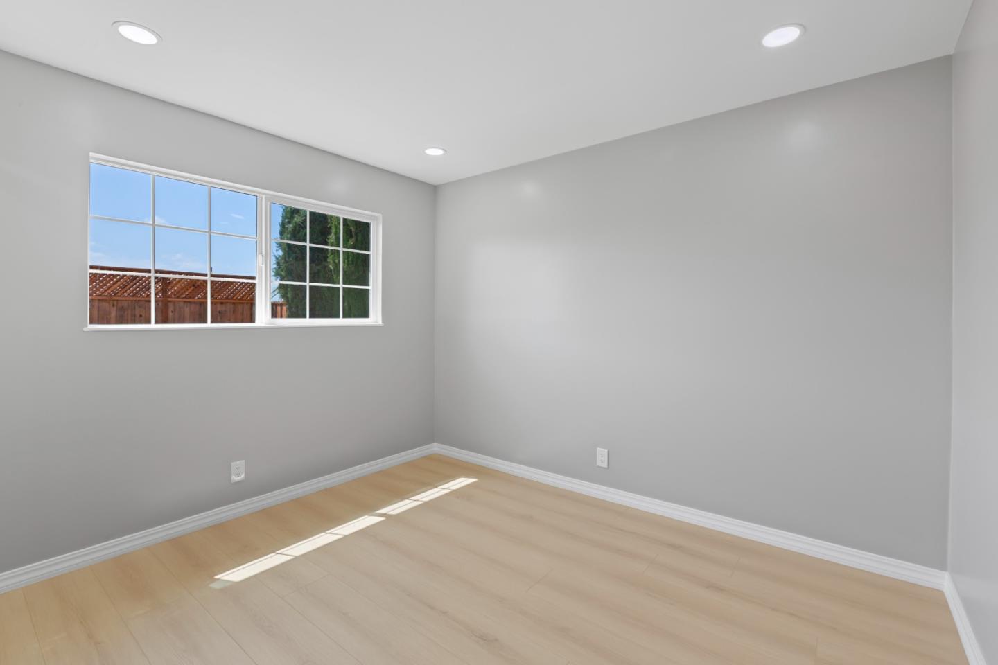 Detail Gallery Image 22 of 44 For 2749 Scottsdale Dr, San Jose,  CA 95148 - 4 Beds | 2 Baths