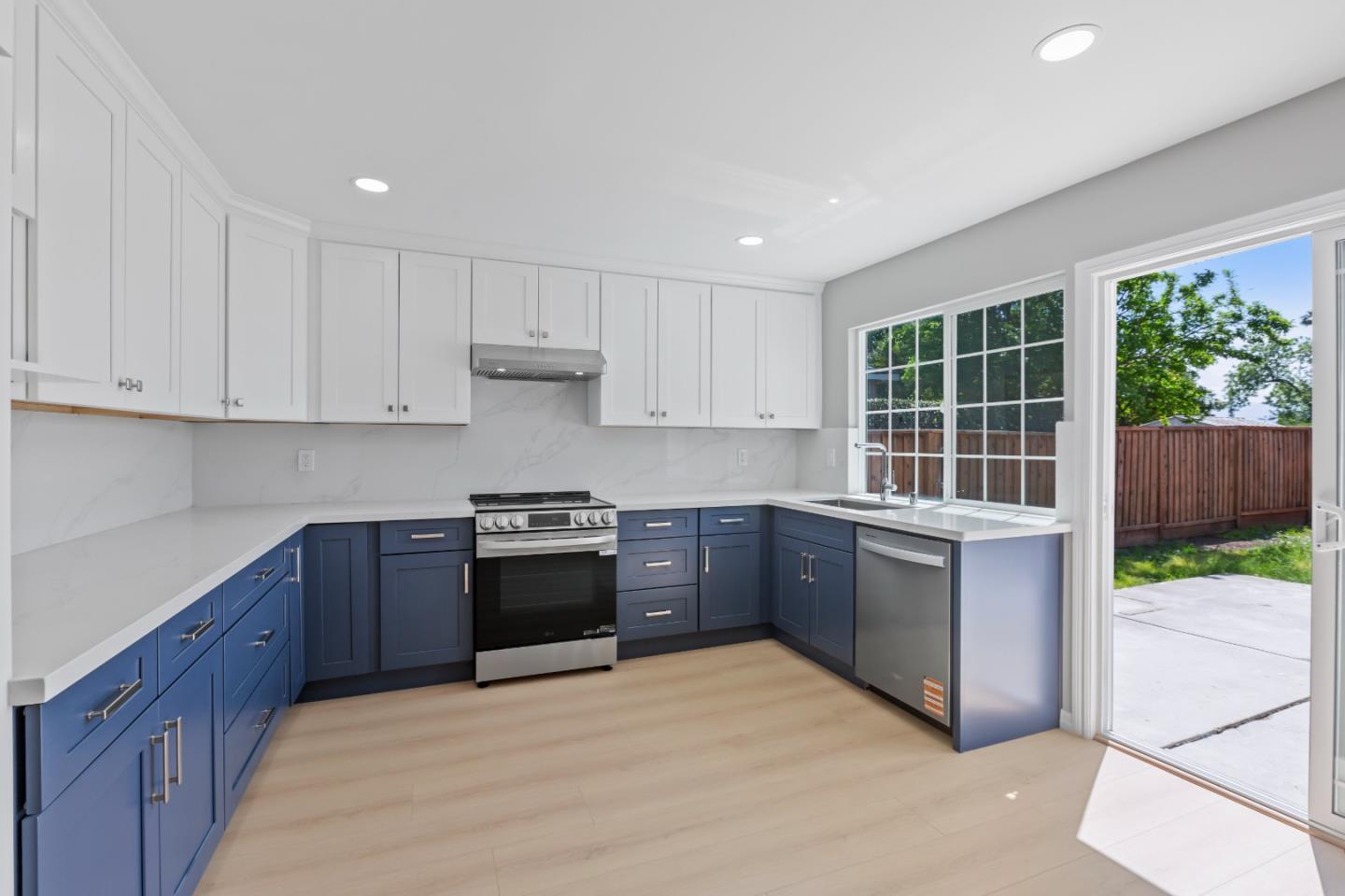 Detail Gallery Image 9 of 44 For 2749 Scottsdale Dr, San Jose,  CA 95148 - 4 Beds | 2 Baths