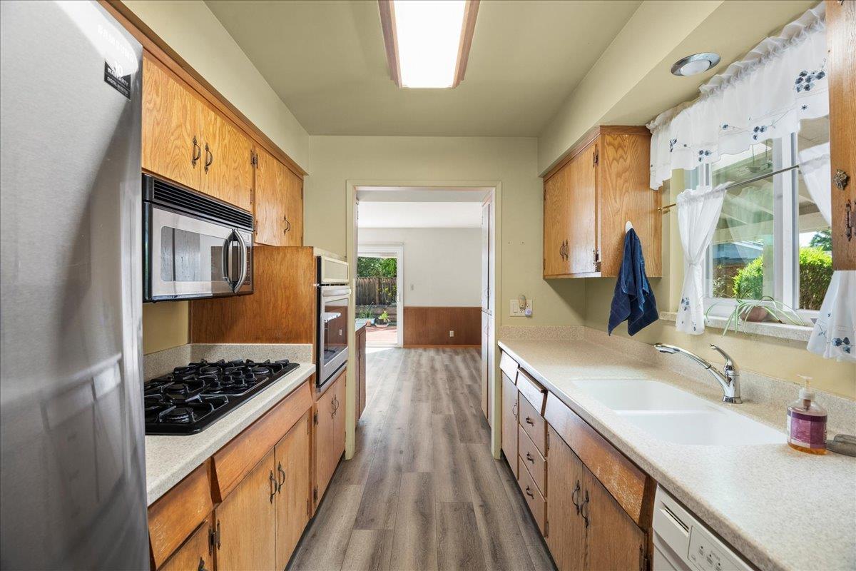 Detail Gallery Image 6 of 19 For 2330 Montezuma Dr, Campbell,  CA 95008 - 5 Beds | 2 Baths