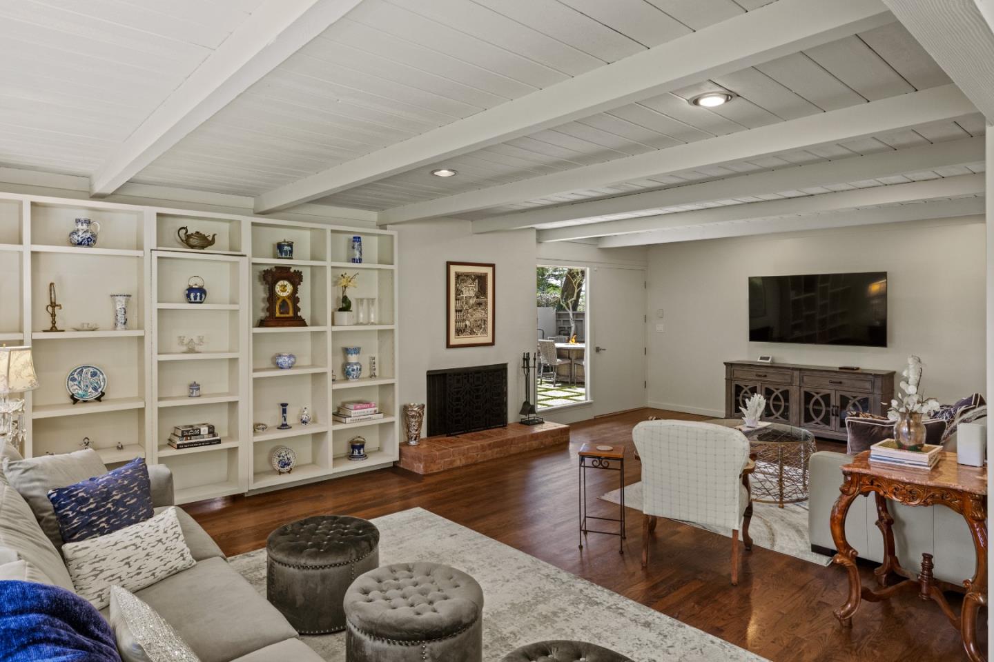 Detail Gallery Image 10 of 39 For 3483 Ocean Ave, Carmel,  CA 93923 - 2 Beds | 2 Baths