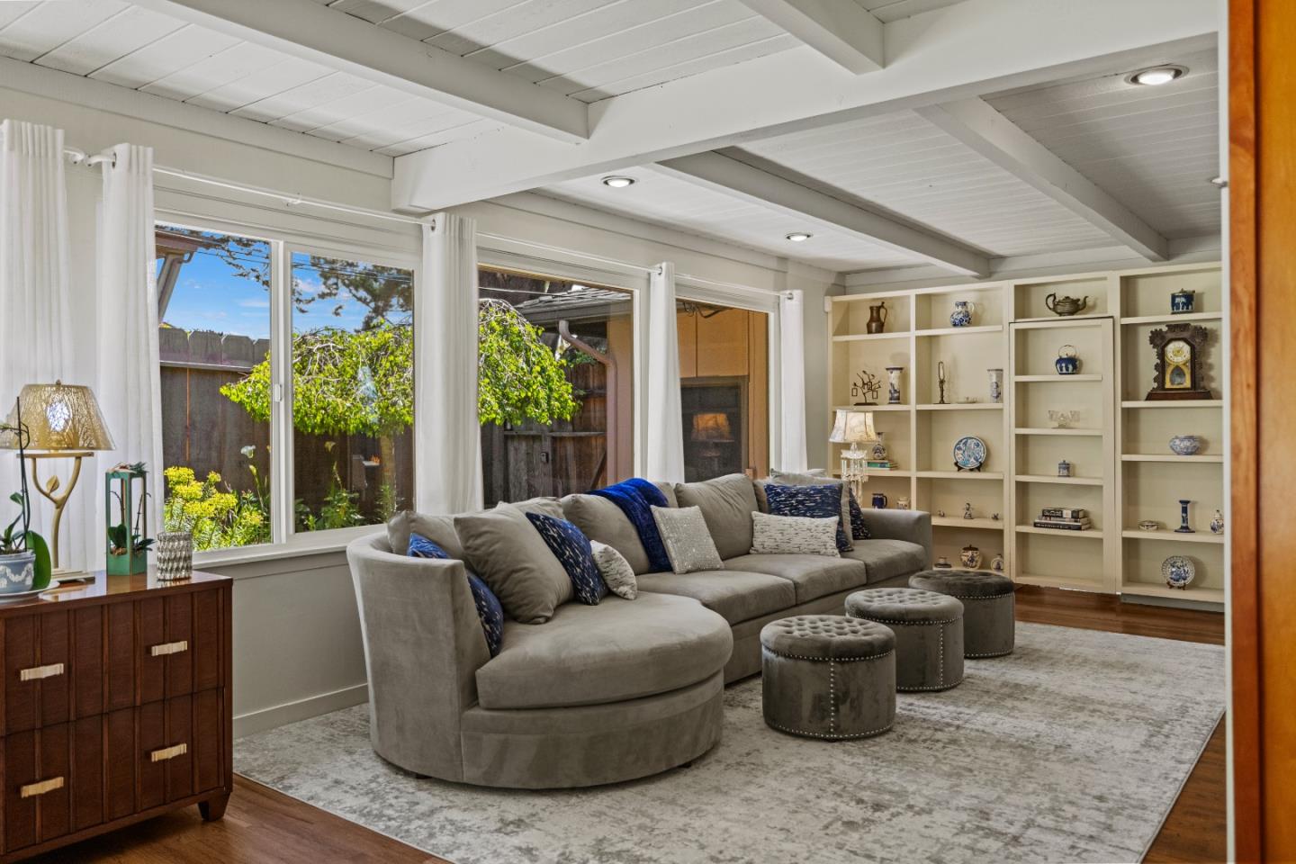 Detail Gallery Image 11 of 39 For 3483 Ocean Ave, Carmel,  CA 93923 - 2 Beds | 2 Baths
