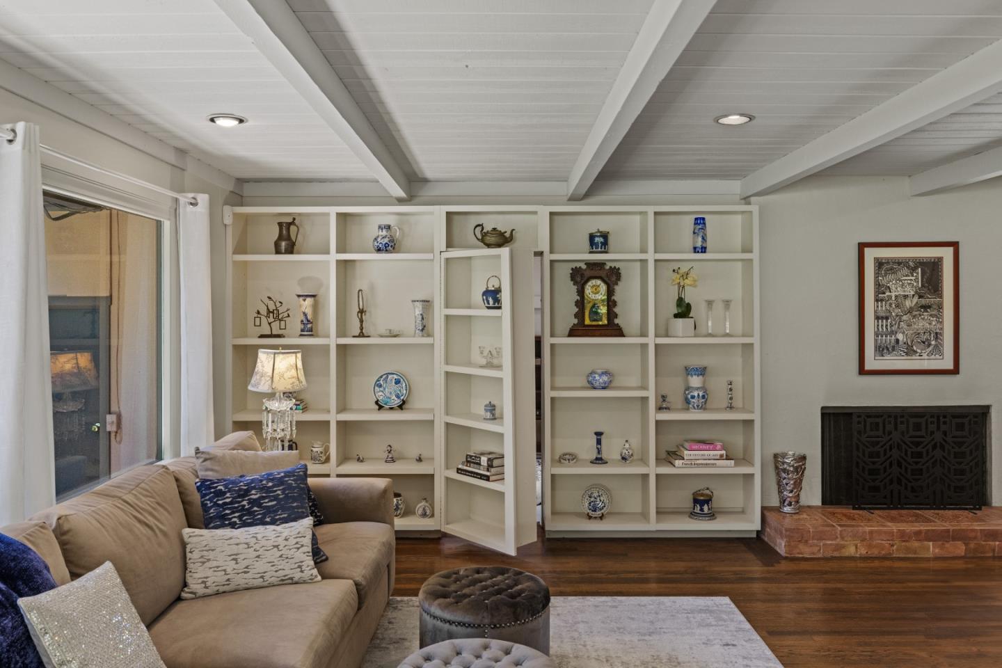Detail Gallery Image 12 of 39 For 3483 Ocean Ave, Carmel,  CA 93923 - 2 Beds | 2 Baths