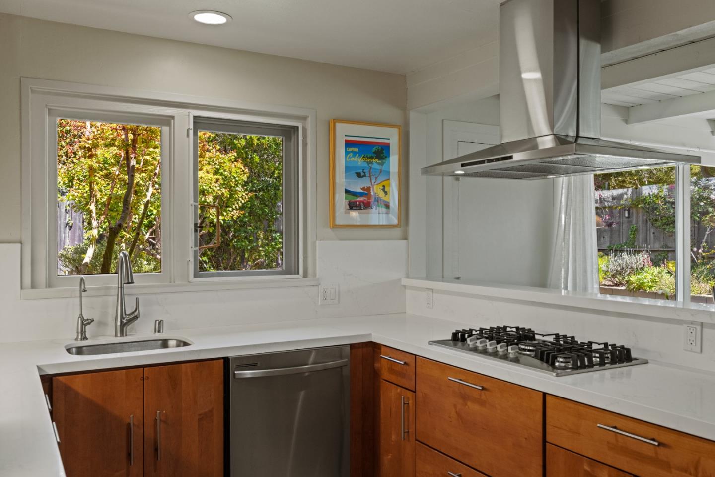Detail Gallery Image 16 of 39 For 3483 Ocean Ave, Carmel,  CA 93923 - 2 Beds | 2 Baths