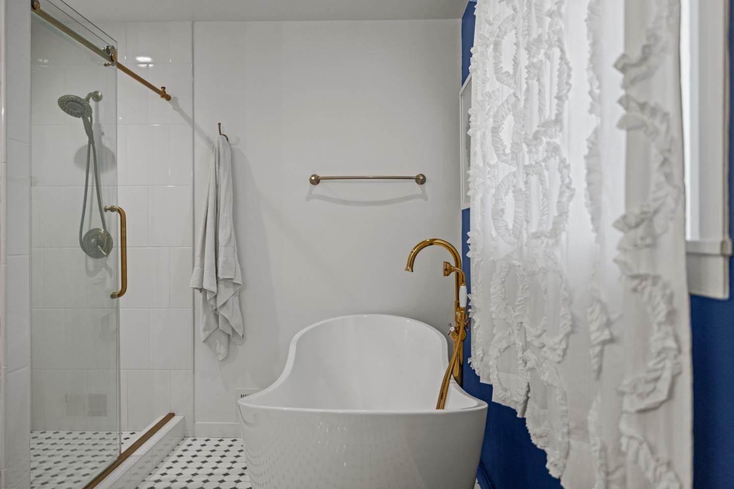 Detail Gallery Image 24 of 39 For 3483 Ocean Ave, Carmel,  CA 93923 - 2 Beds | 2 Baths