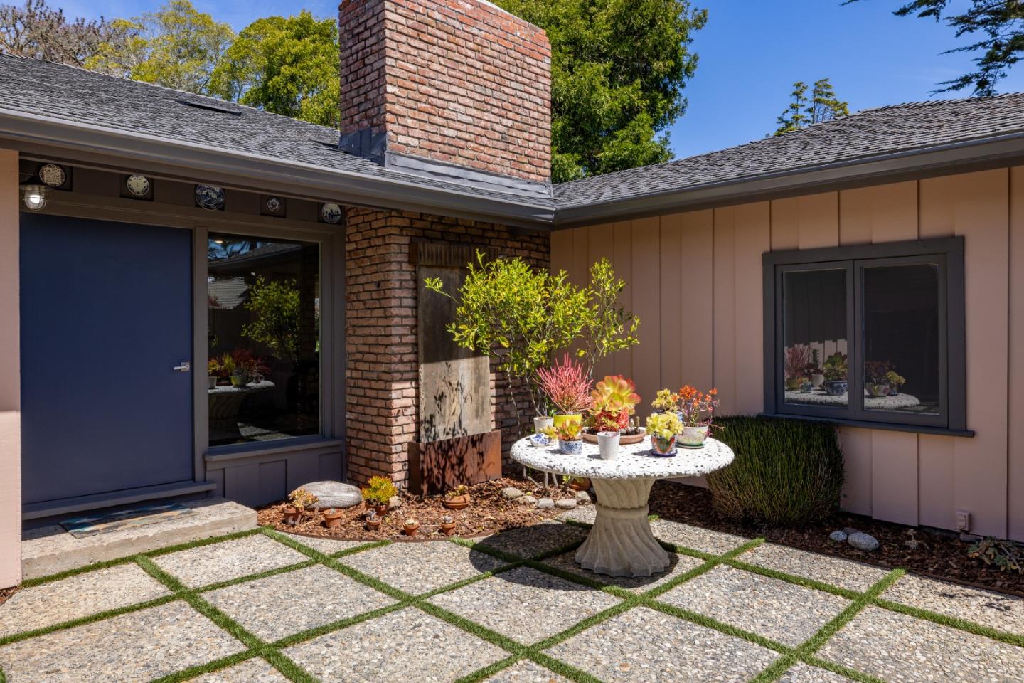 Detail Gallery Image 4 of 39 For 3483 Ocean Ave, Carmel,  CA 93923 - 2 Beds | 2 Baths