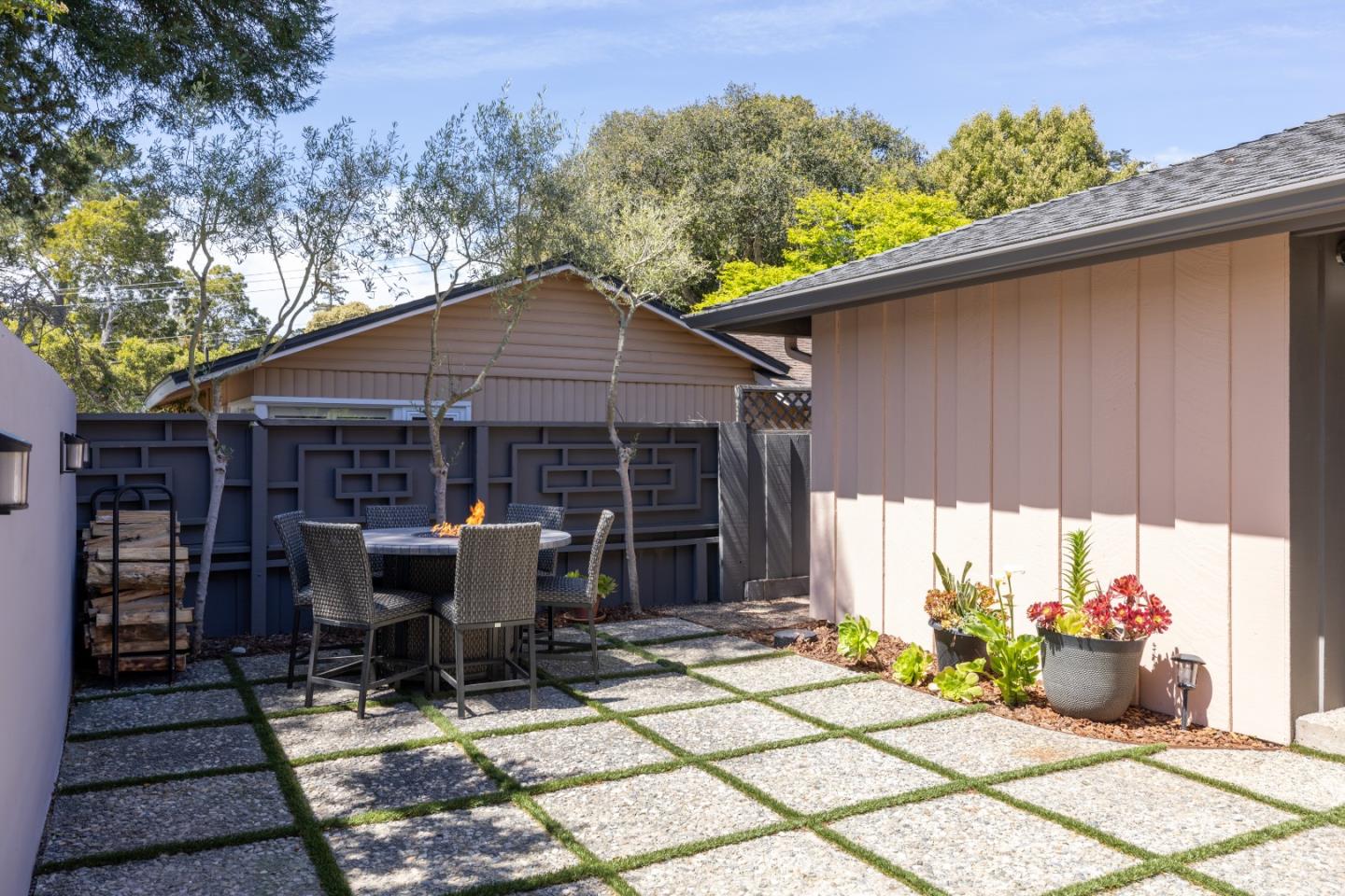 Detail Gallery Image 5 of 39 For 3483 Ocean Ave, Carmel,  CA 93923 - 2 Beds | 2 Baths