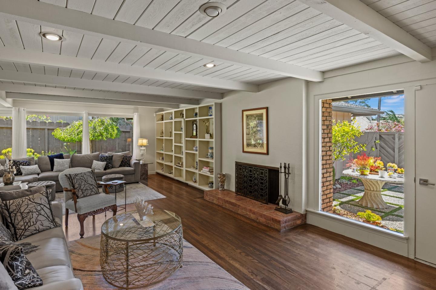 Detail Gallery Image 9 of 39 For 3483 Ocean Ave, Carmel,  CA 93923 - 2 Beds | 2 Baths