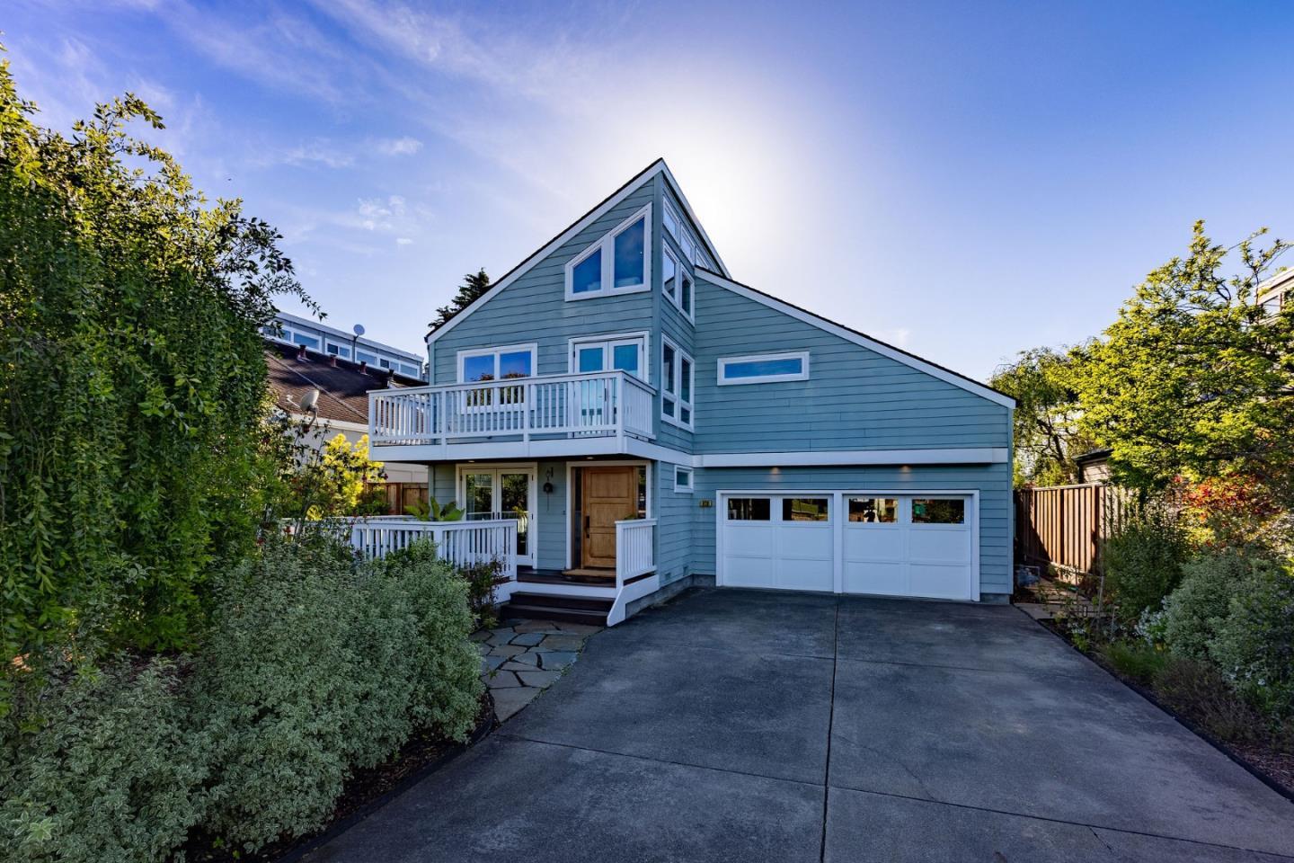 Detail Gallery Image 4 of 64 For 628 Alsace Loraine Ave, Half Moon Bay,  CA 94019 - 4 Beds | 3 Baths