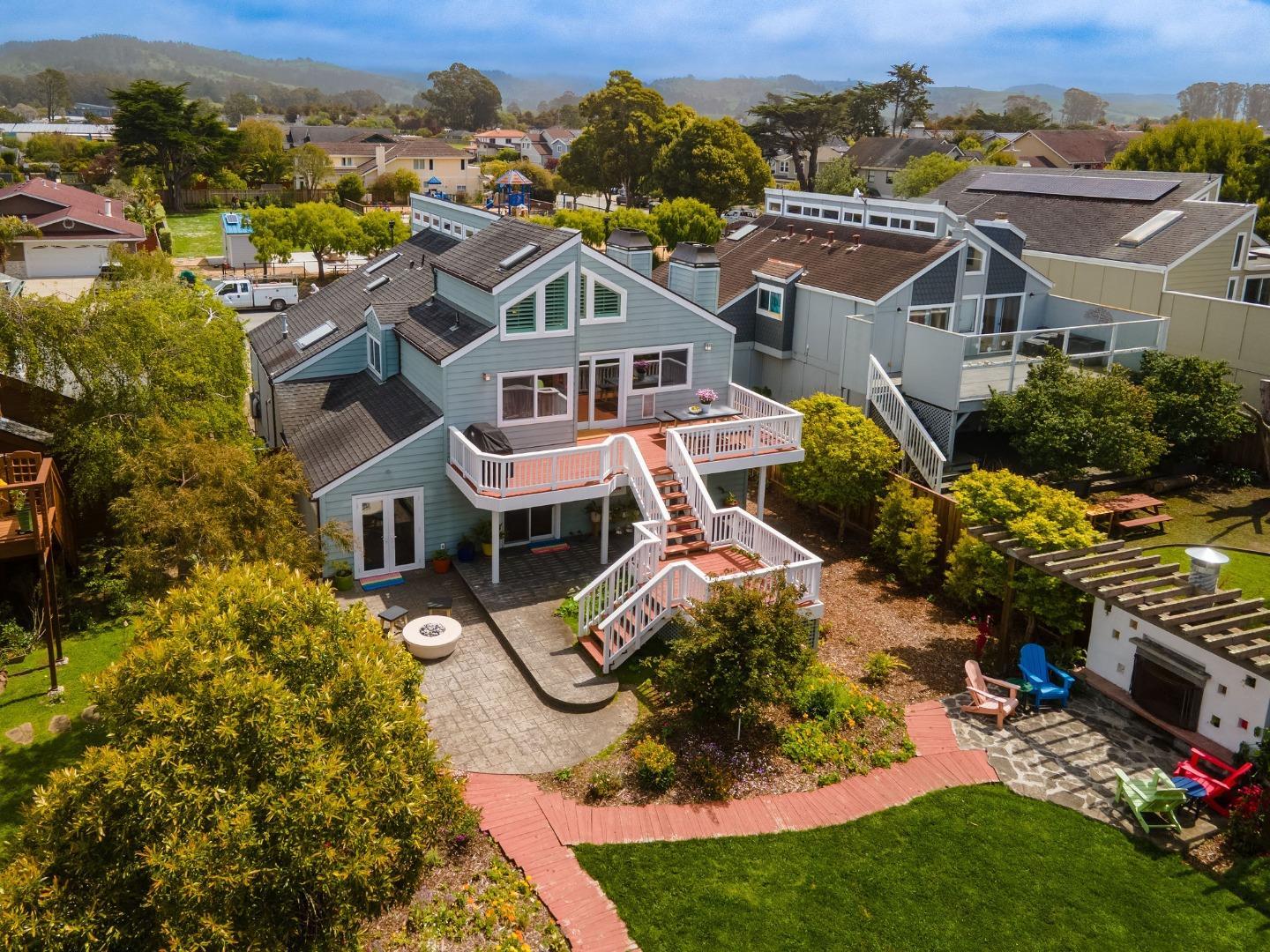 Detail Gallery Image 6 of 64 For 628 Alsace Loraine Ave, Half Moon Bay,  CA 94019 - 4 Beds | 3 Baths
