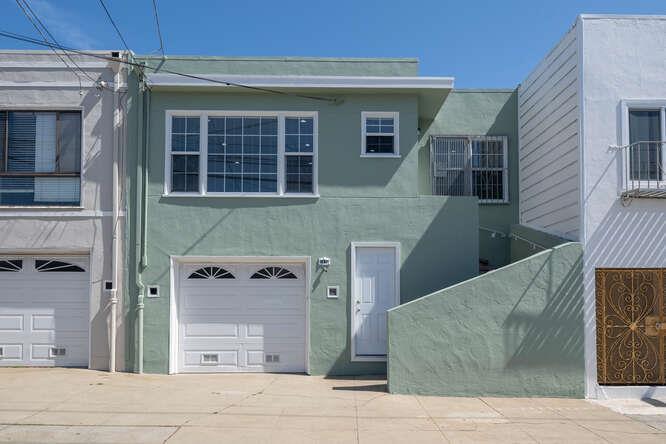 Detail Gallery Image 2 of 42 For 1870 Egbert Ave, San Francisco,  CA 94124 - 3 Beds | 2 Baths