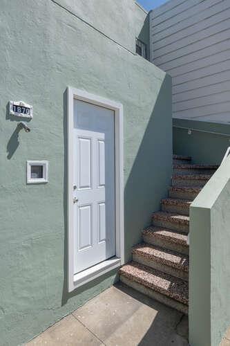 Detail Gallery Image 4 of 42 For 1870 Egbert Ave, San Francisco,  CA 94124 - 3 Beds | 2 Baths