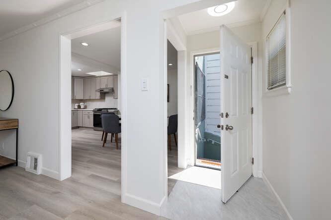 Detail Gallery Image 6 of 42 For 1870 Egbert Ave, San Francisco,  CA 94124 - 3 Beds | 2 Baths