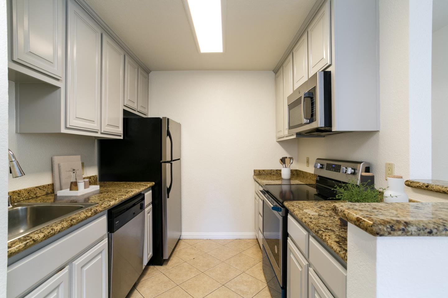 Detail Gallery Image 10 of 28 For 37 Monte Verano Ct, San Jose,  CA 95116 - 1 Beds | 1 Baths