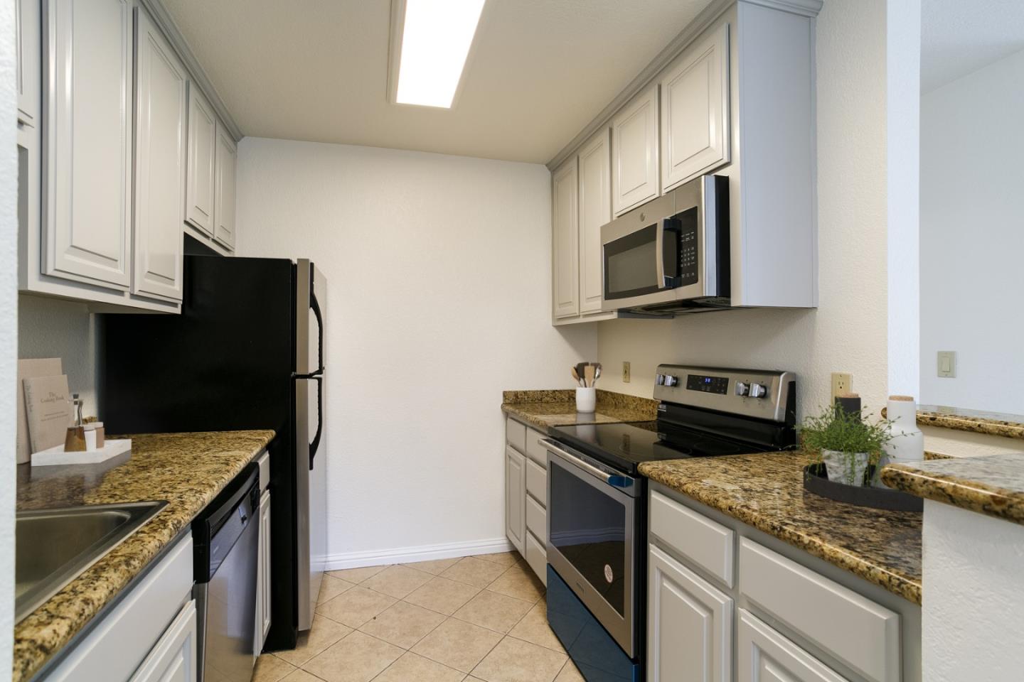 Detail Gallery Image 11 of 28 For 37 Monte Verano Ct, San Jose,  CA 95116 - 1 Beds | 1 Baths