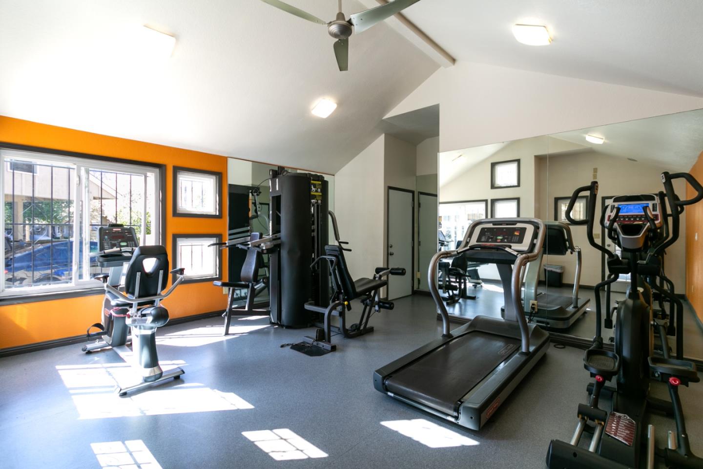 Detail Gallery Image 24 of 28 For 37 Monte Verano Ct, San Jose,  CA 95116 - 1 Beds | 1 Baths