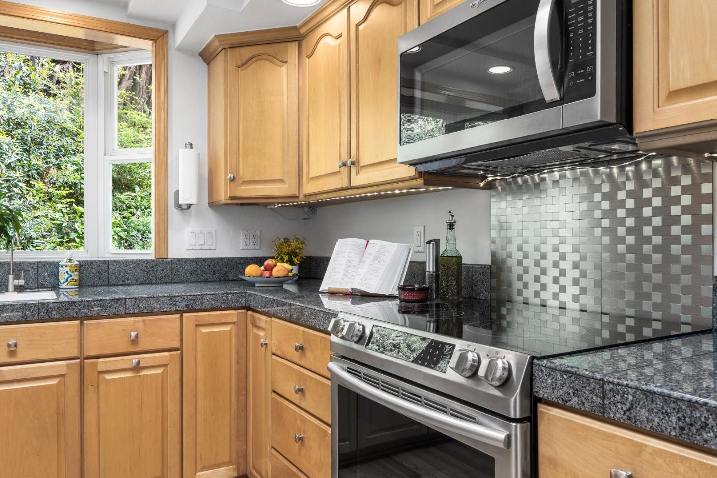 Detail Gallery Image 12 of 54 For 624 Cathedral Dr, Aptos,  CA 95003 - 3 Beds | 2 Baths