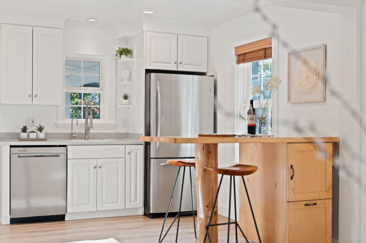 Detail Gallery Image 18 of 66 For 1570 Thompson Ave, Santa Cruz,  CA 95062 - 3 Beds | 2 Baths