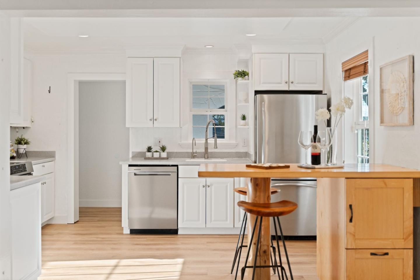 Detail Gallery Image 19 of 66 For 1570 Thompson Ave, Santa Cruz,  CA 95062 - 3 Beds | 2 Baths