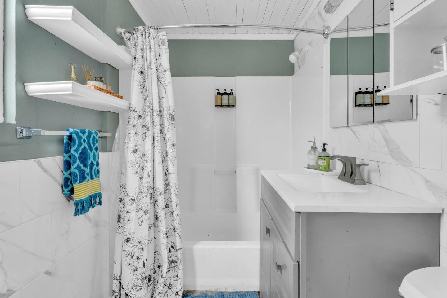 Detail Gallery Image 16 of 46 For 524 Lausanne Ave, Daly City,  CA 94014 - 3 Beds | 1/1 Baths