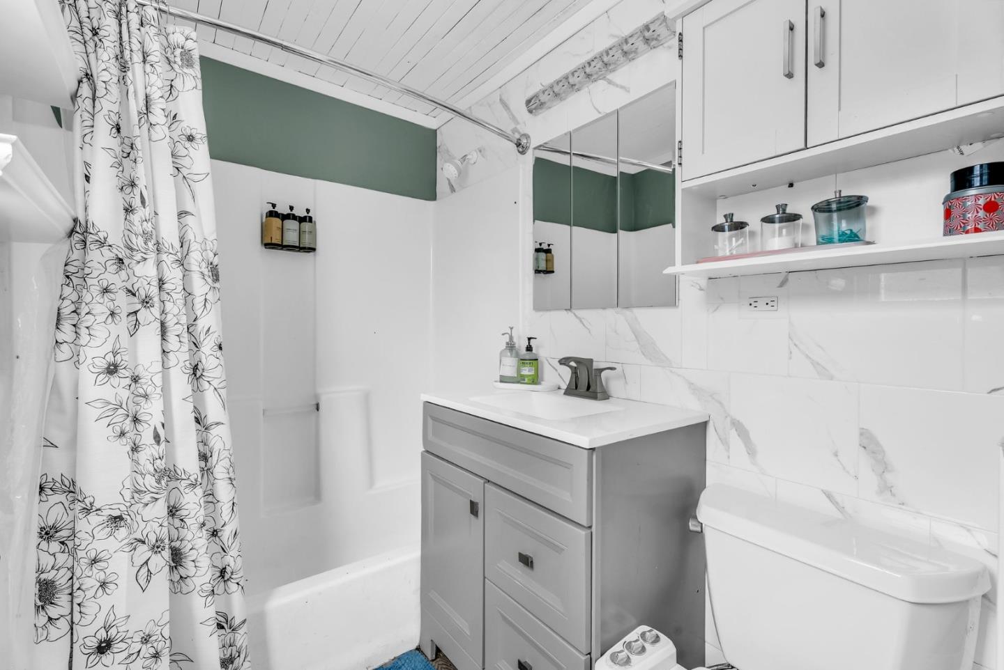 Detail Gallery Image 17 of 46 For 524 Lausanne Ave, Daly City,  CA 94014 - 3 Beds | 1/1 Baths