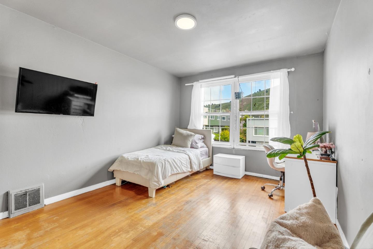 Detail Gallery Image 19 of 46 For 524 Lausanne Ave, Daly City,  CA 94014 - 3 Beds | 1/1 Baths