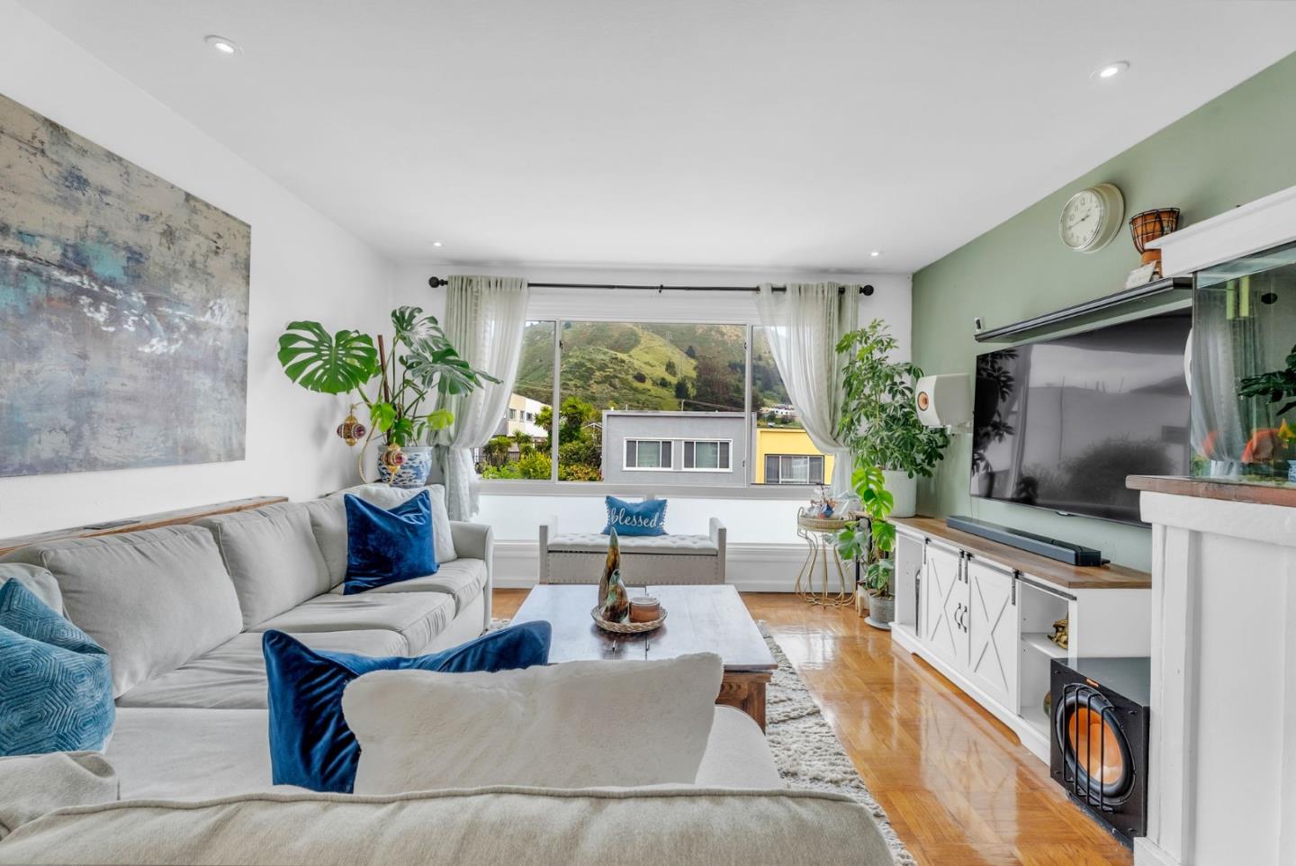 Detail Gallery Image 4 of 46 For 524 Lausanne Ave, Daly City,  CA 94014 - 3 Beds | 1/1 Baths