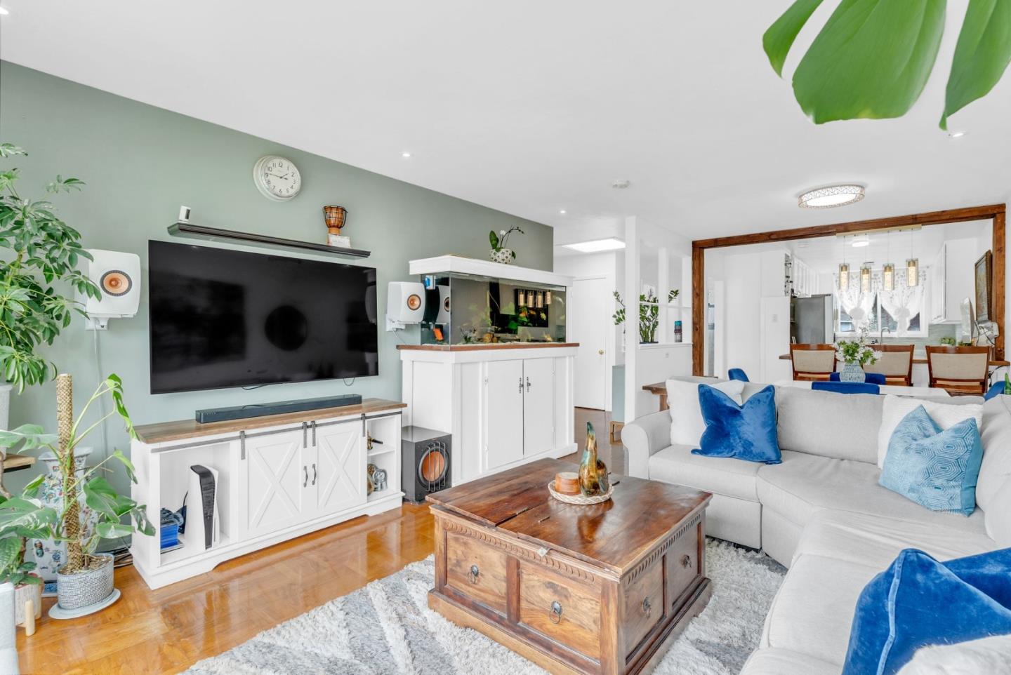 Detail Gallery Image 5 of 46 For 524 Lausanne Ave, Daly City,  CA 94014 - 3 Beds | 1/1 Baths