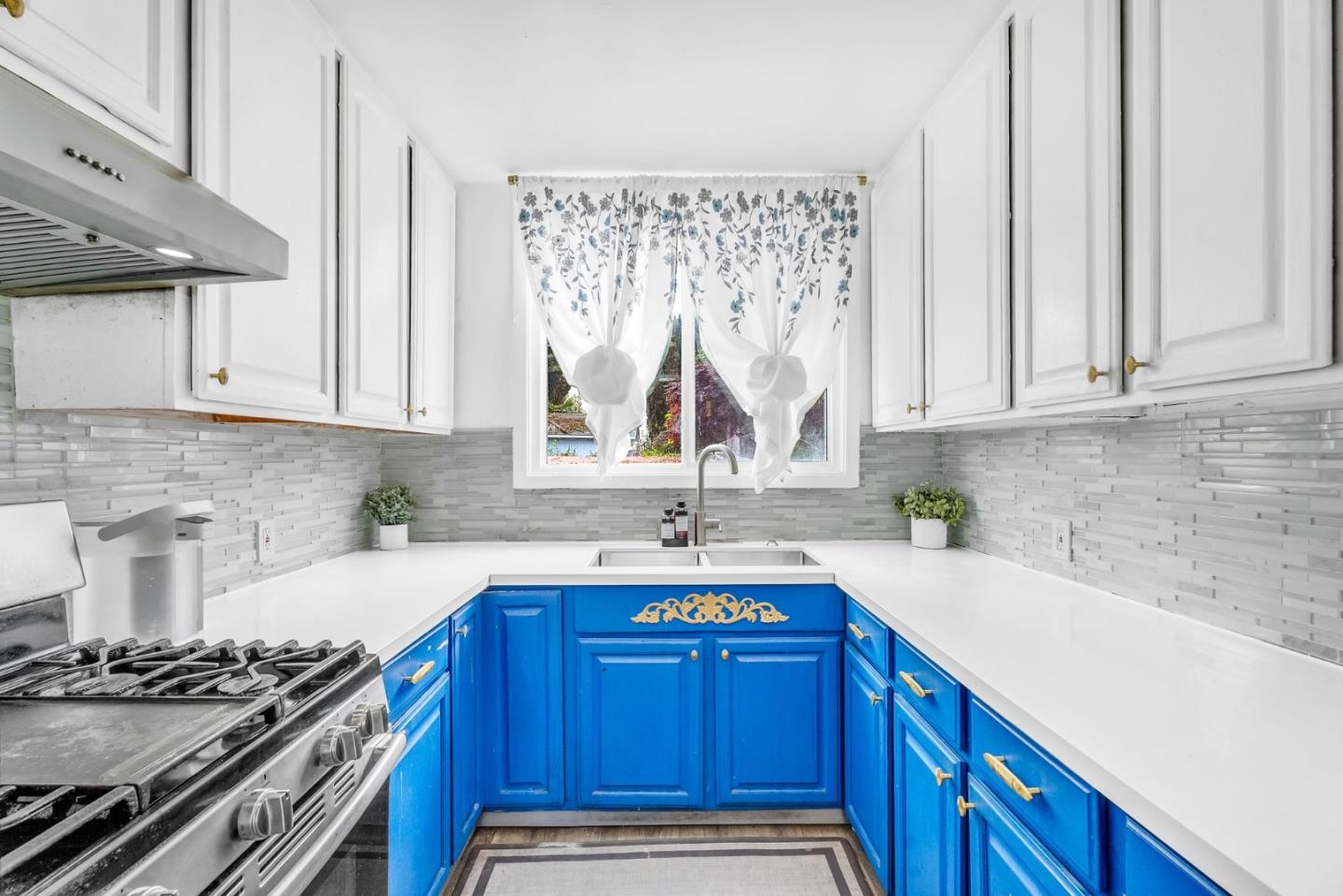 Detail Gallery Image 7 of 46 For 524 Lausanne Ave, Daly City,  CA 94014 - 3 Beds | 1/1 Baths