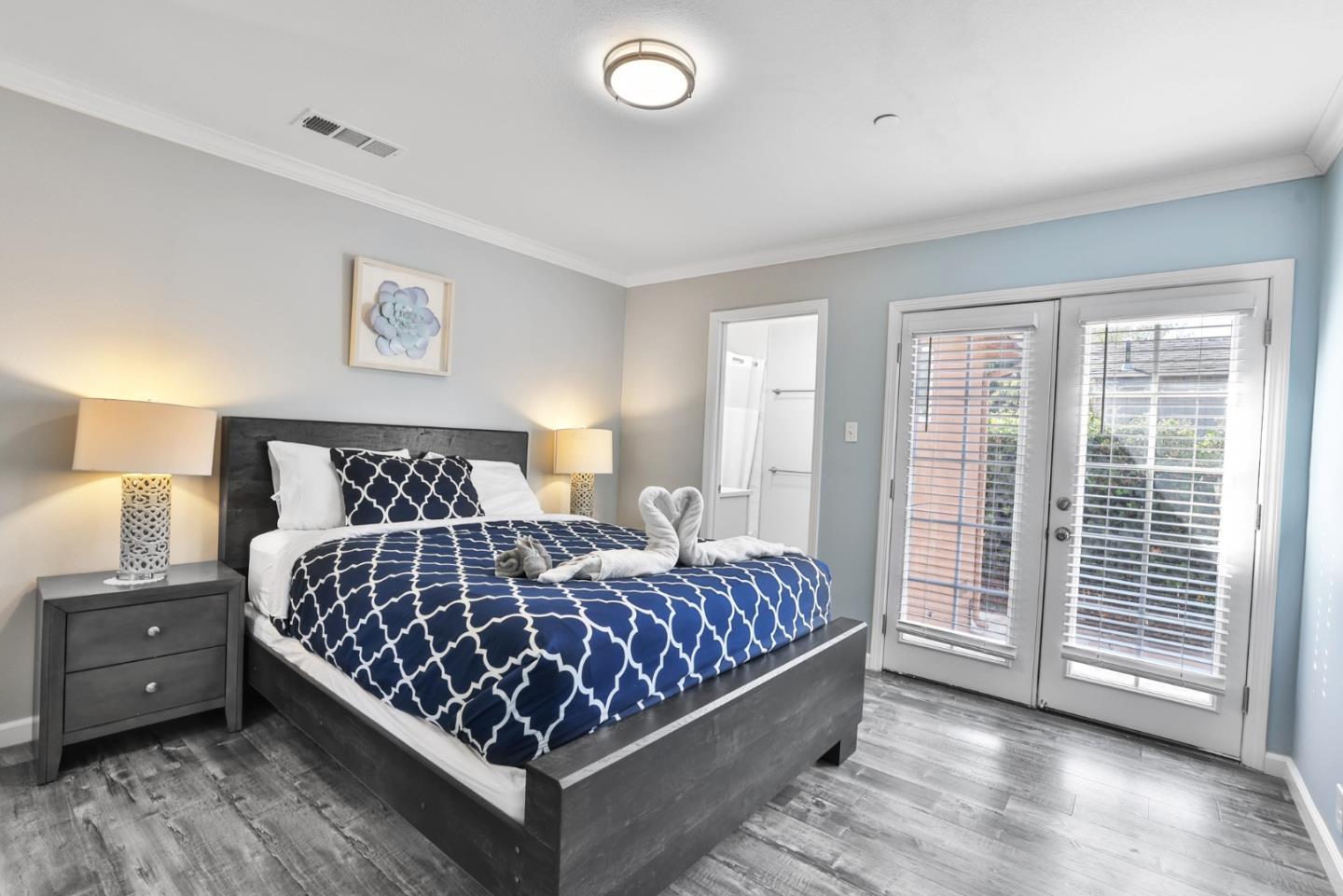 Detail Gallery Image 11 of 35 For 2160 Lincoln St, East Palo Alto,  CA 94303 - 5 Beds | 5 Baths